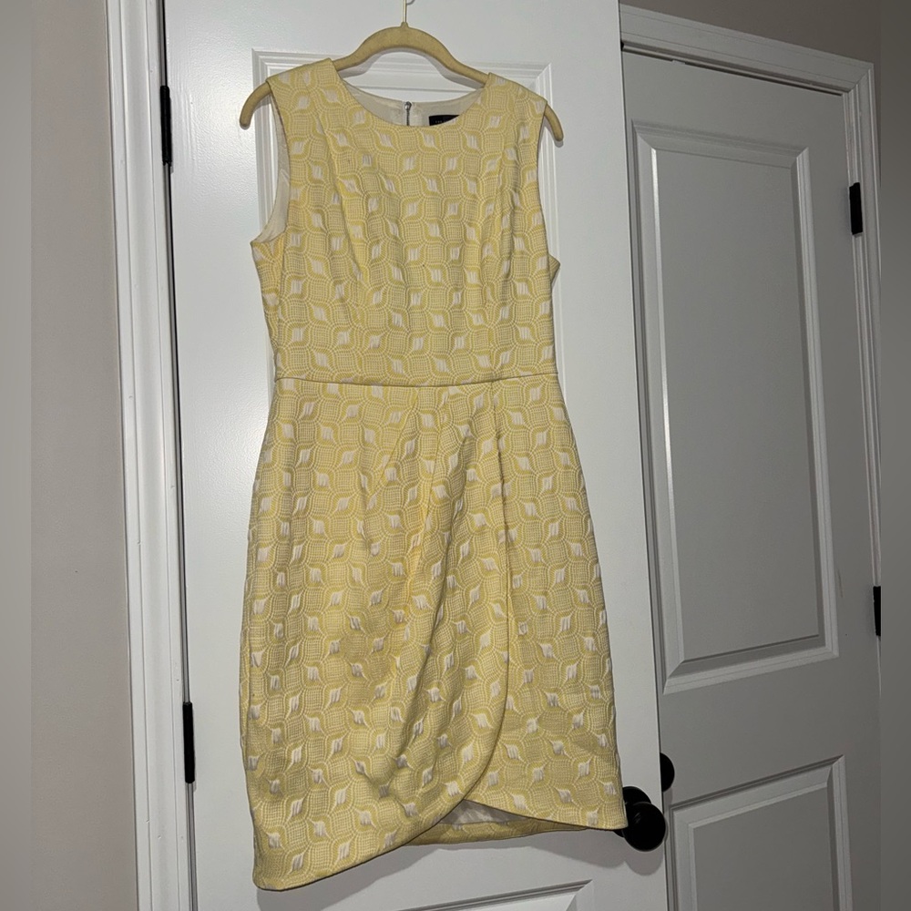 The Limited Yellow Pleated Sheath Mini Dress‎ size 8